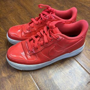 Nike Air Force 1 '07 LV8 Low Shoes Youth 7Y UV Siren Red White Patent Sneakers